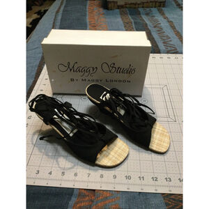 Women's Maggy London Black Sandals